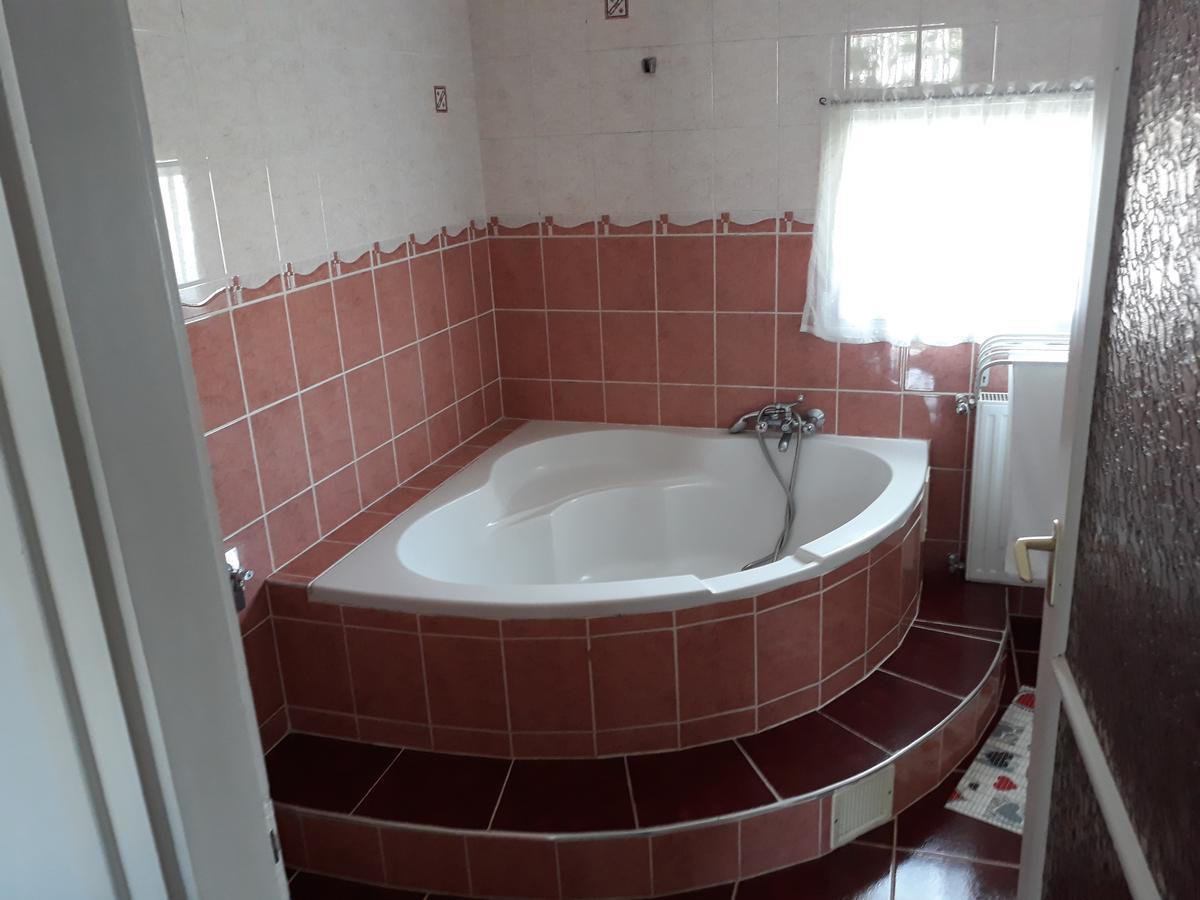 Rozsa Apartman Lenti Exteriör bild