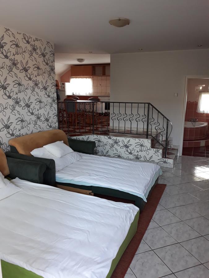 Rozsa Apartman Lenti Exteriör bild